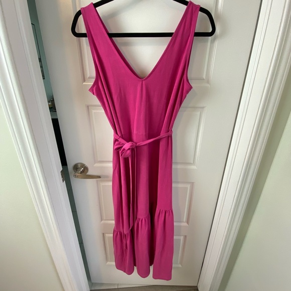 Flowing Magenta Summer Dress - Picture 4 of 12